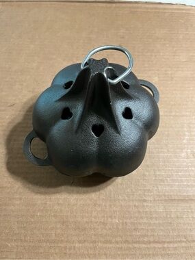 Black Cast Iron Heart Vent Steamer - Decorative Aromatic Infuser 5.5” Diameter